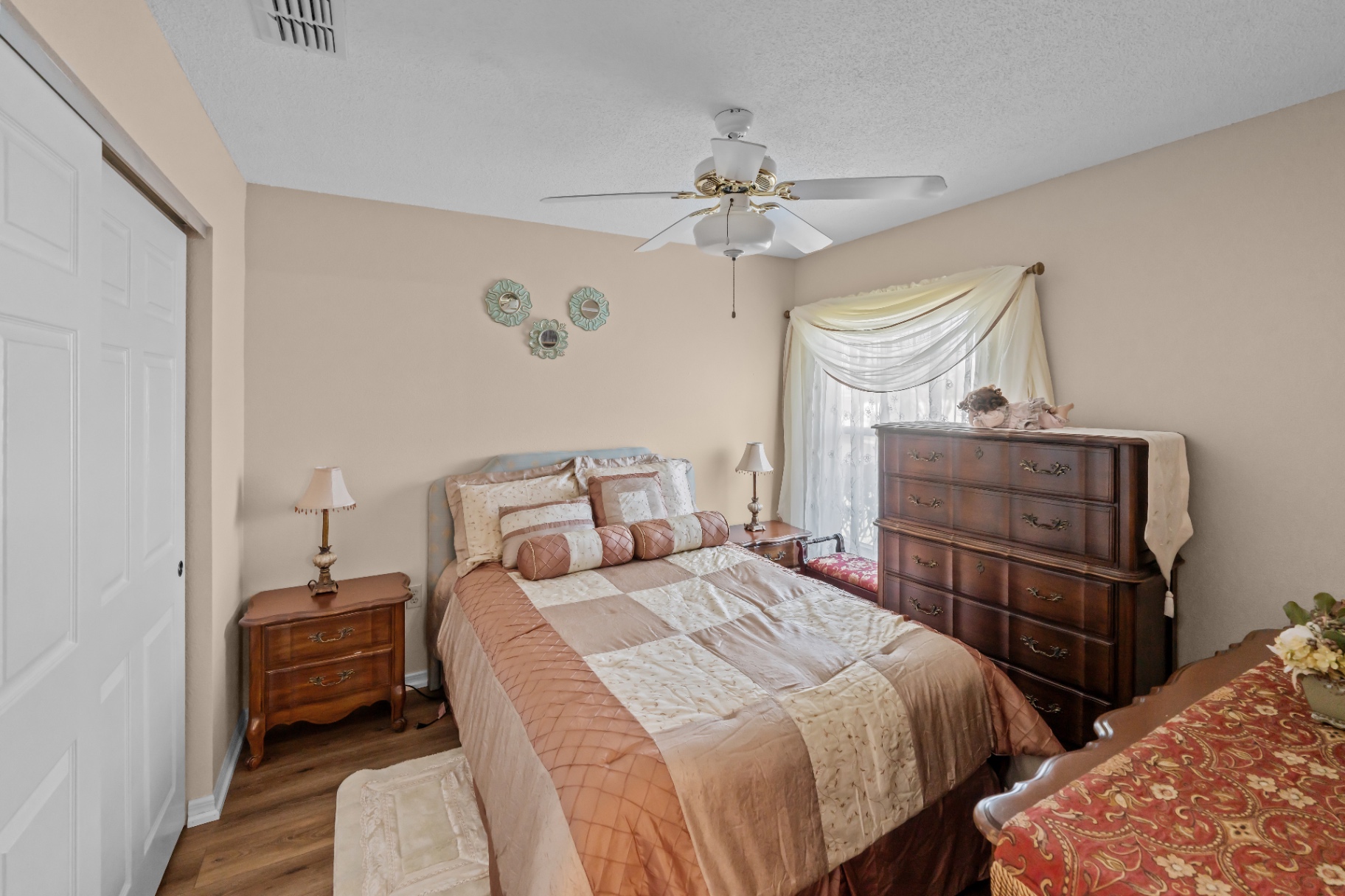 Guest bedroom
