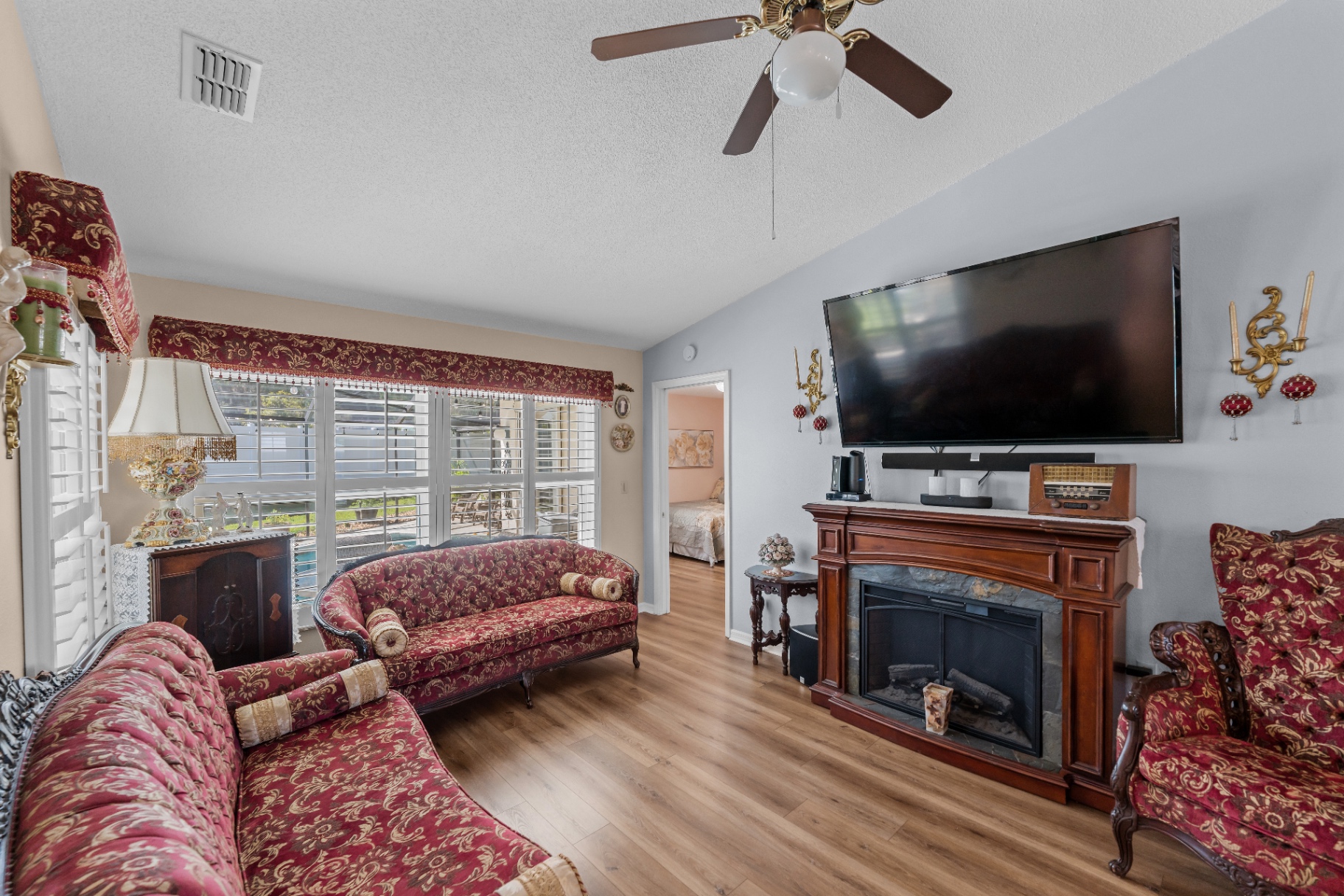 Living room with TV and pool view